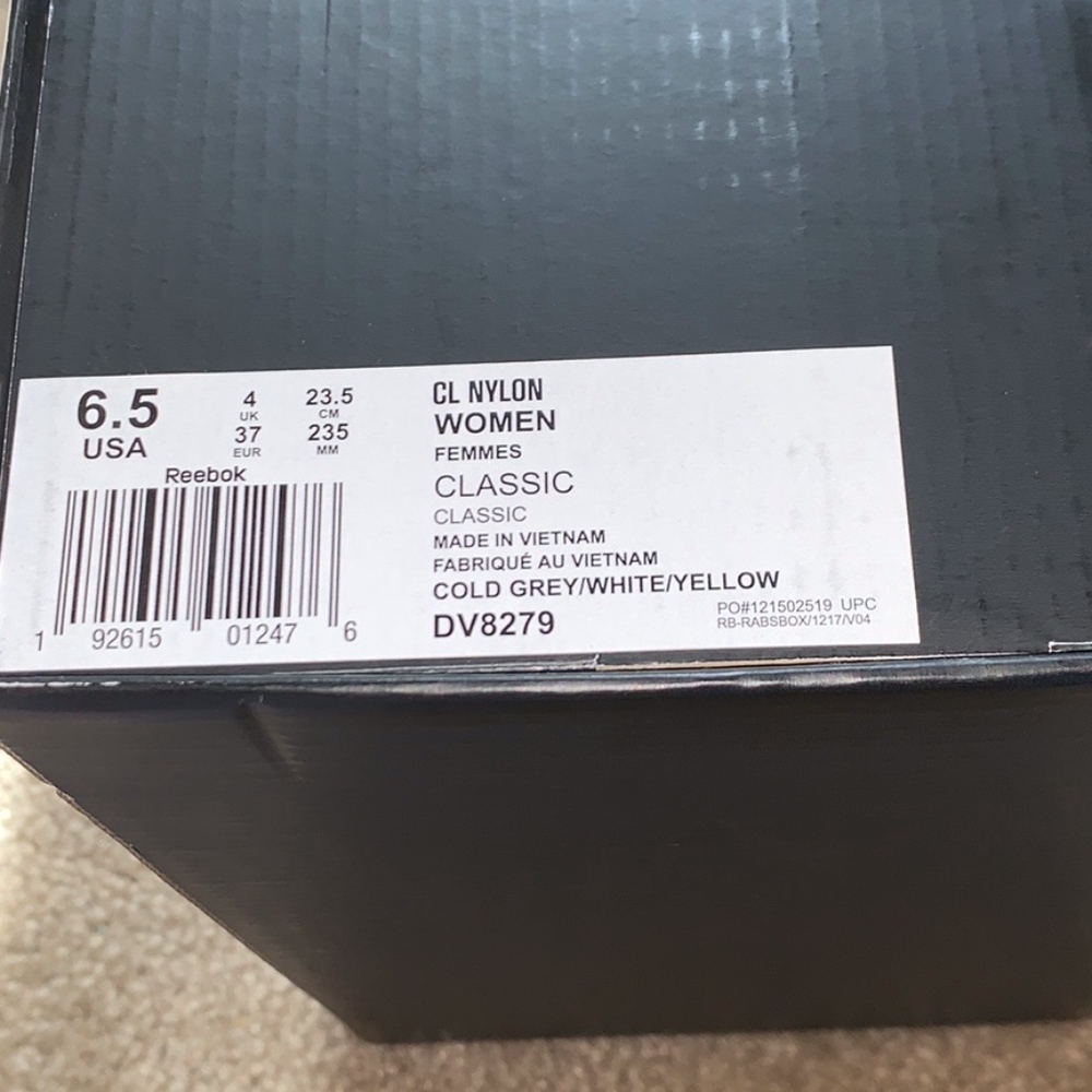 New In Box!  Size 7 Reebok Classics - Picture 3 of 5